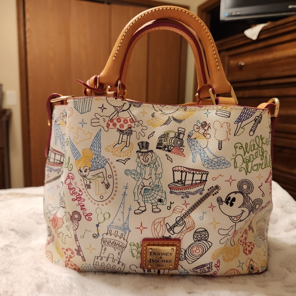Dooney and Bourke disney walk in the park crossbody - Picture 1 of 8